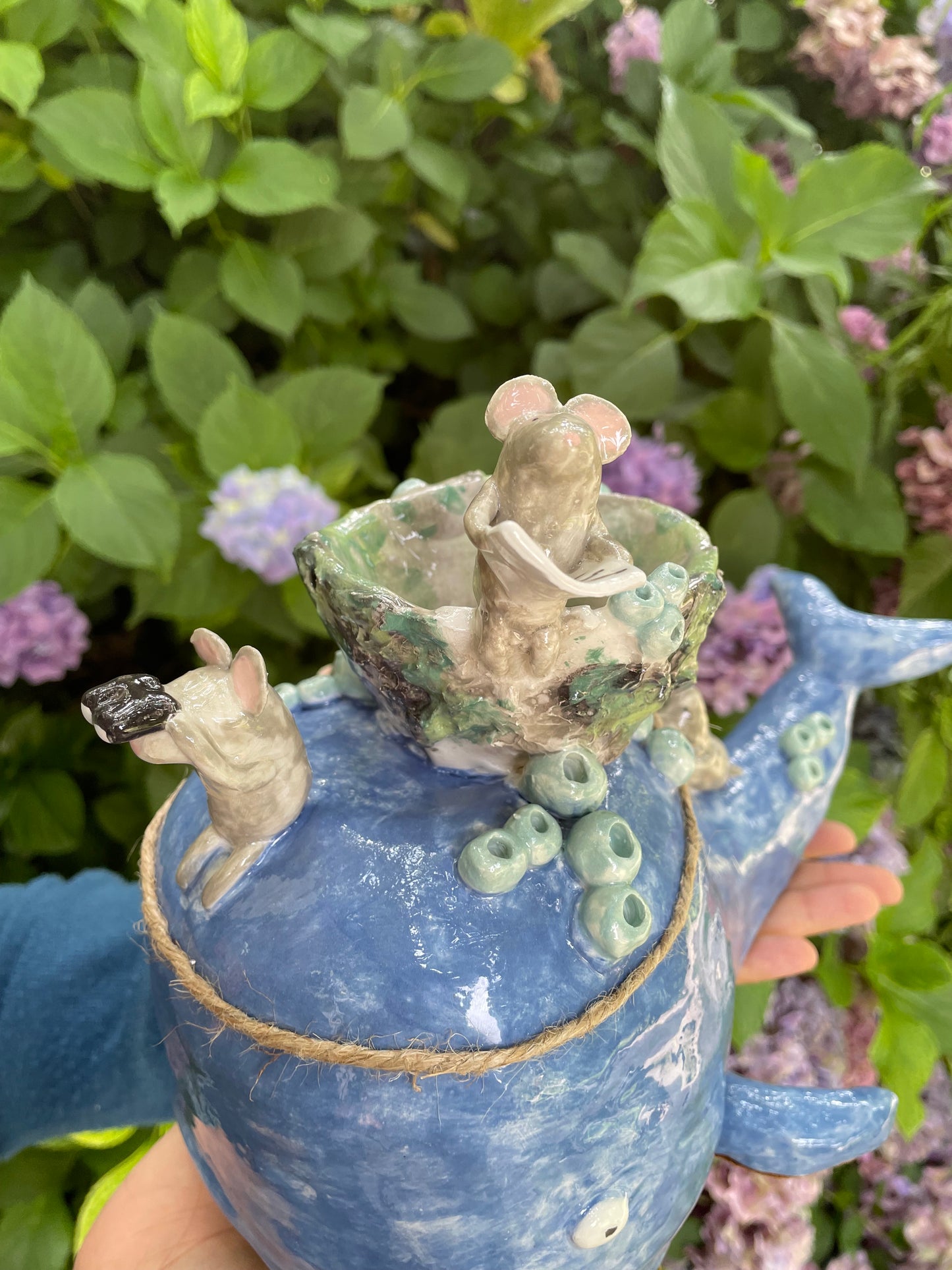 Vaso balena con topini di campagna