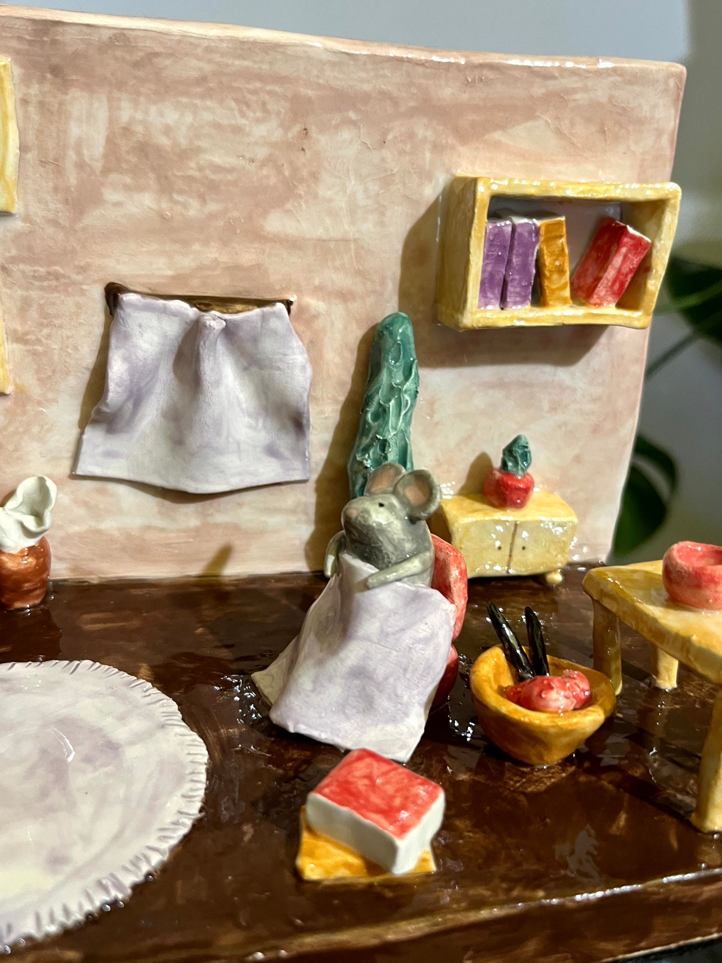 Fermalibri topino in salotto