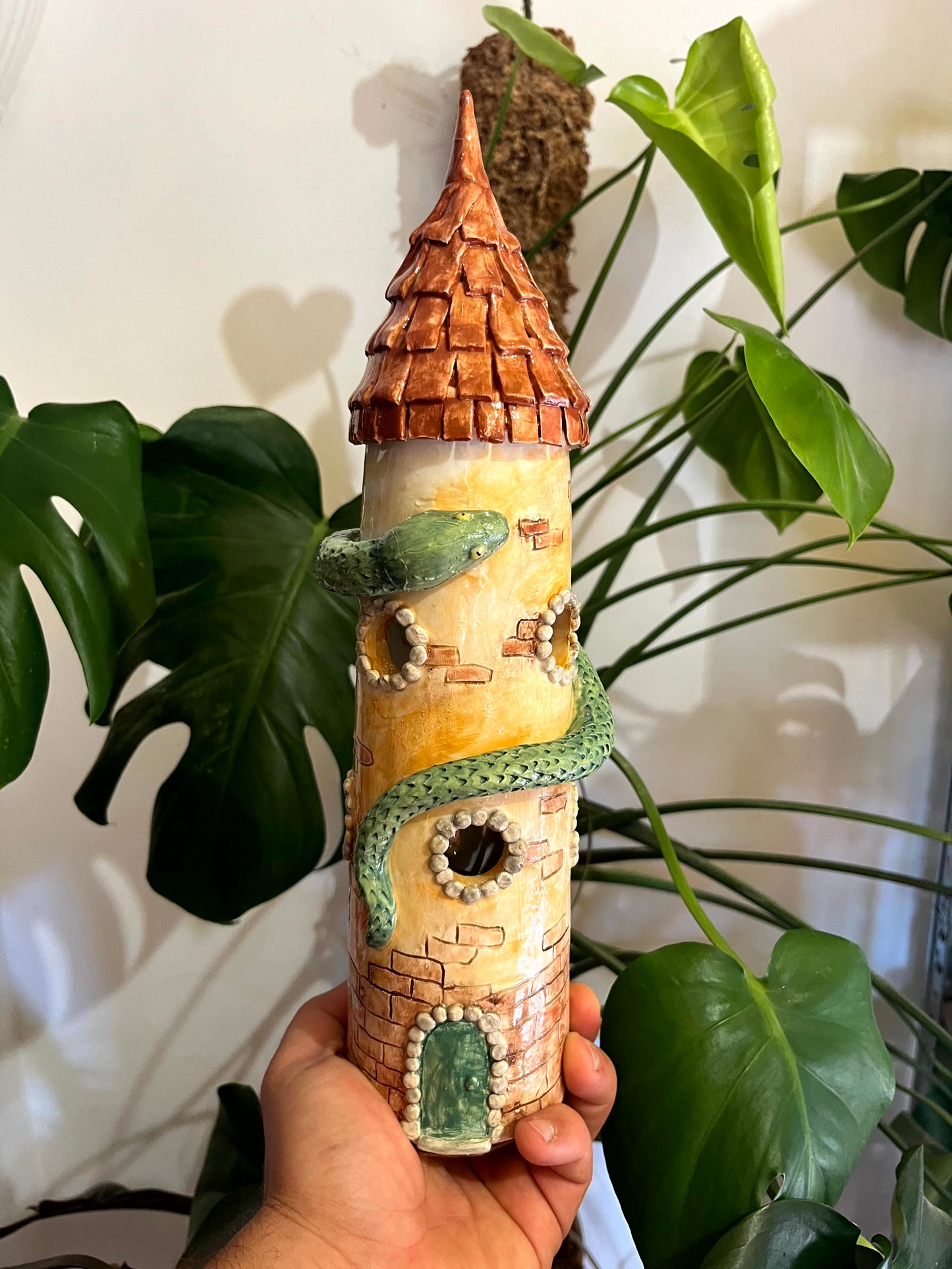 Lampada torre con serpente