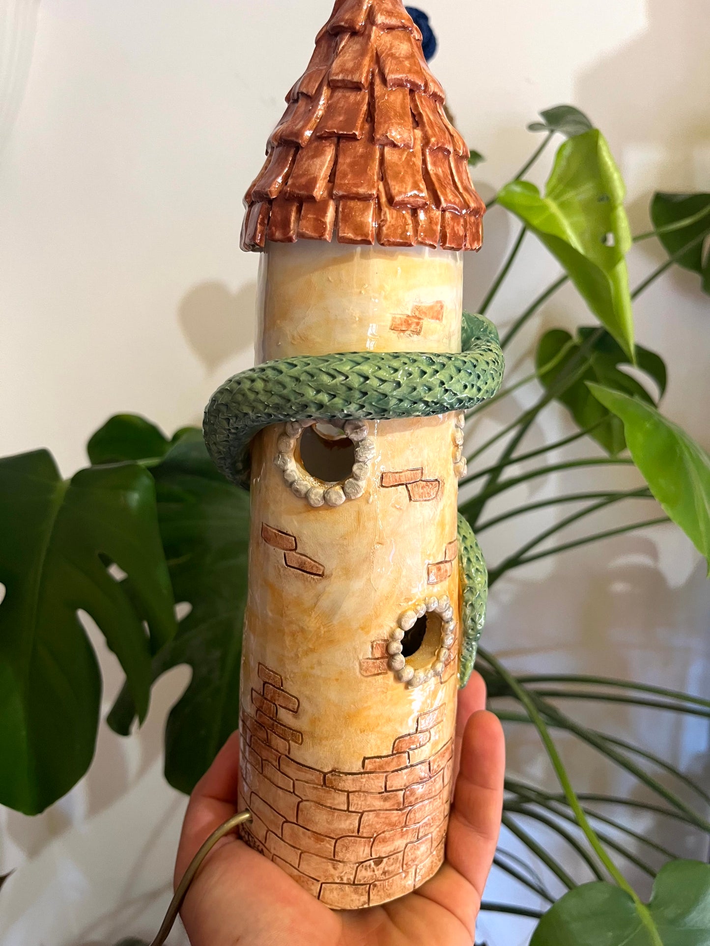 Lampada torre con serpente